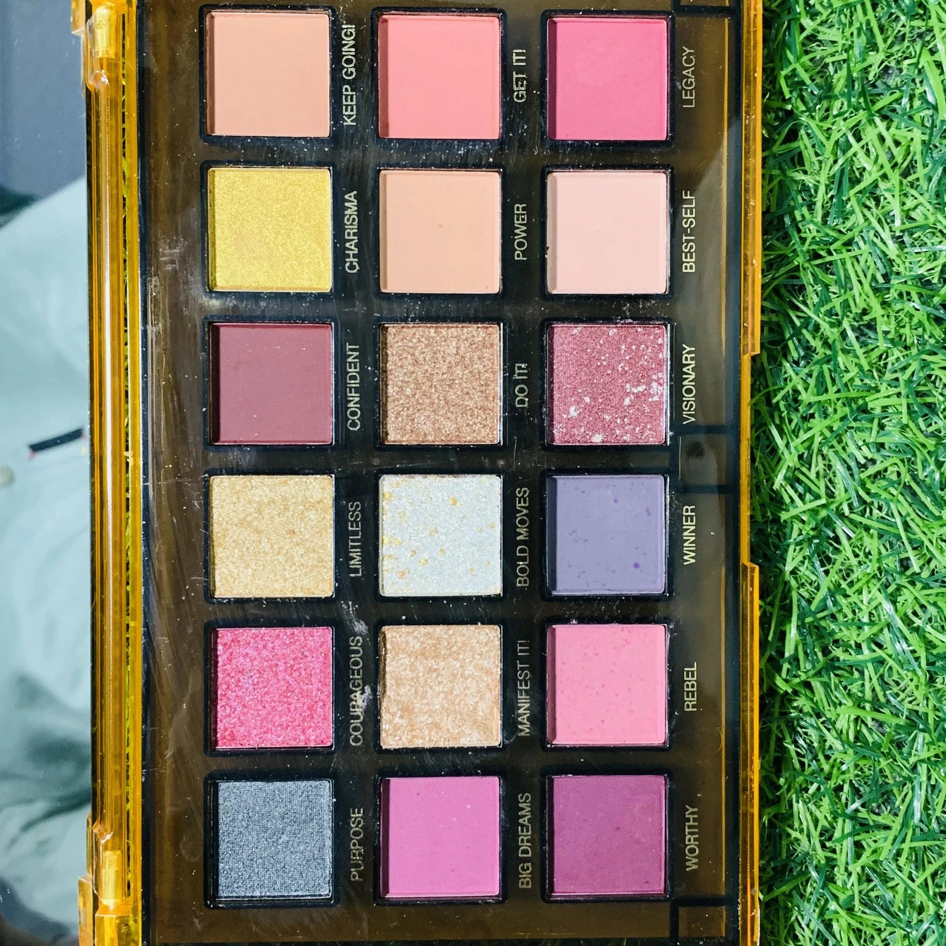 18 Color Huda Beauty Empowered Eye Shadows Palette