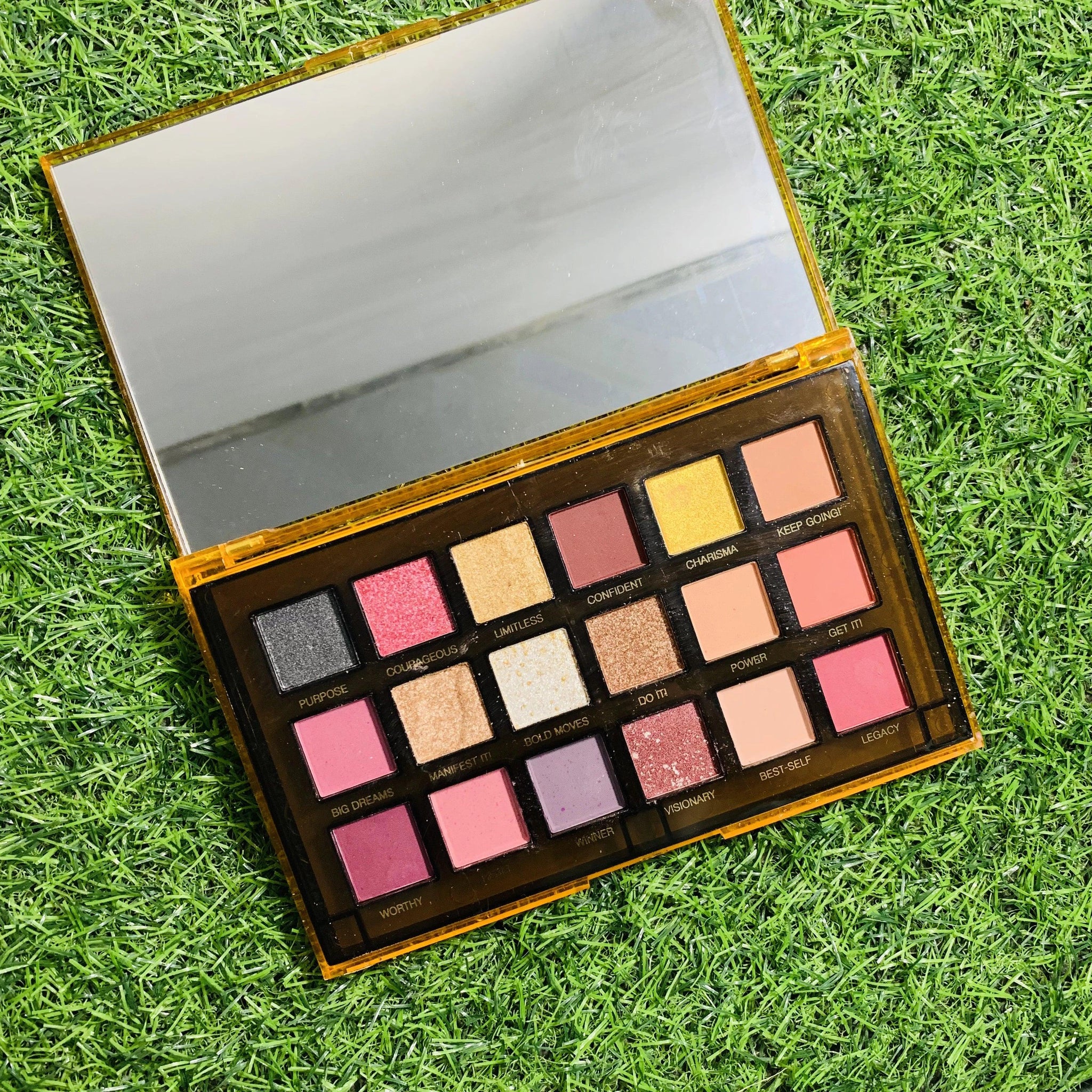 18 Color Huda Beauty Empowered Eye Shadows Palette